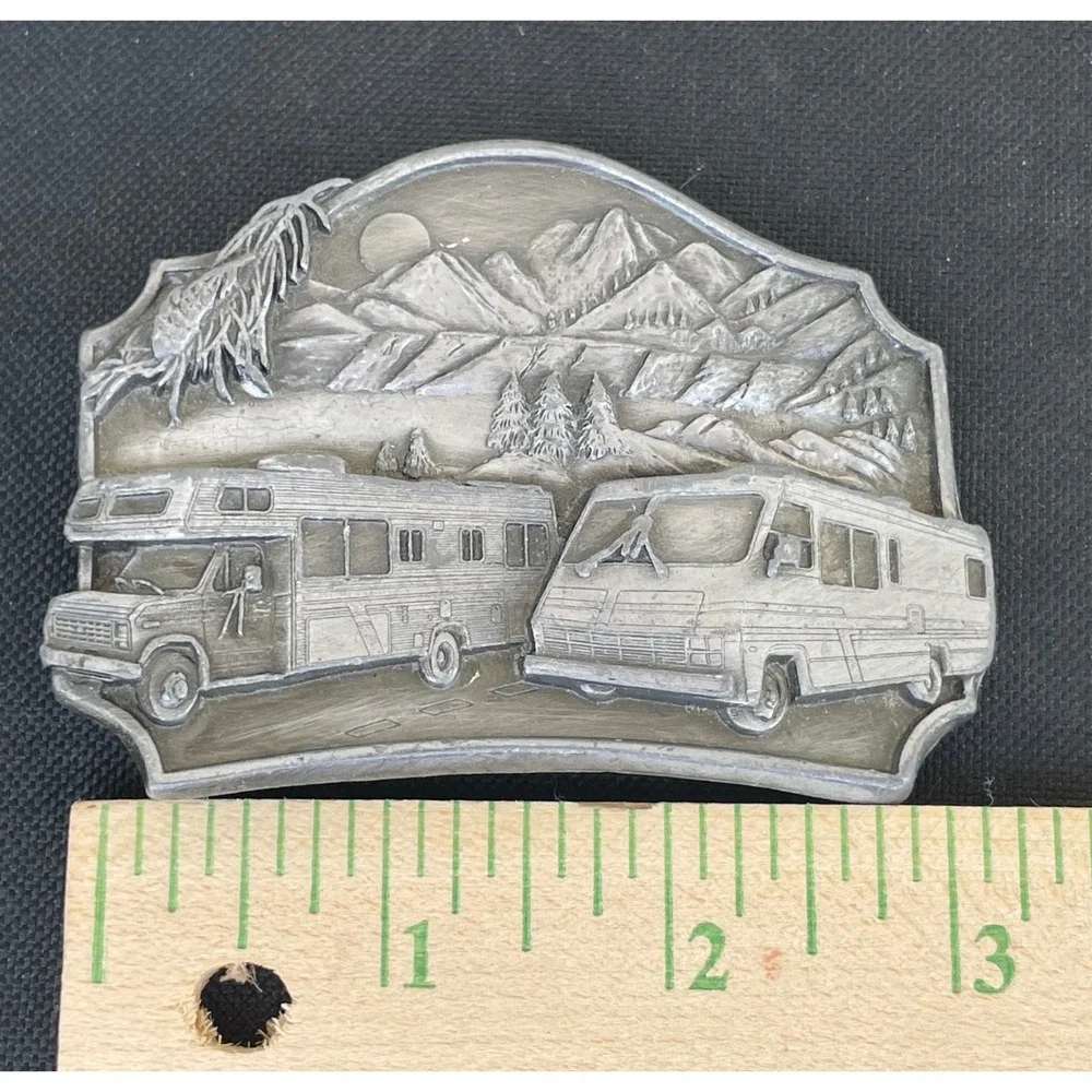 Siskiyou 1987 Vintage RV Motorhome Mountain Scene Belt Buckle L-50 Silver Pewter